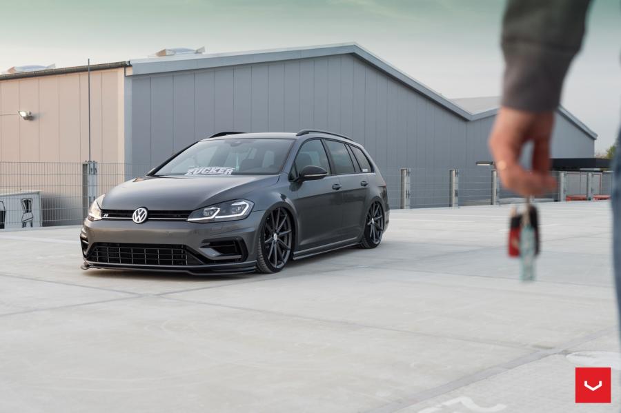  Volkswagen Golf R Estate on Vossen Wheels (VFS-10) 2017 года  (фото 11 из 30)
